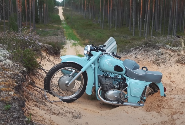 Советский мотоцикл Иж Юпитер тоже «турист»